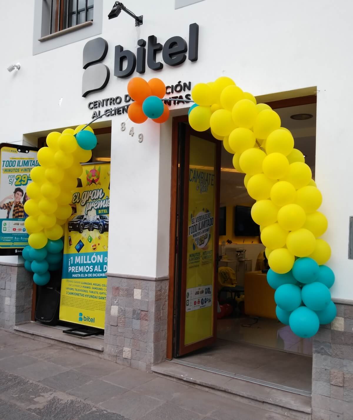 Bitel store in Avenida El Sol